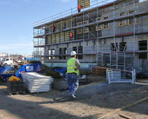Bauarbeiter auf Baustelle (Archiv)