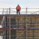 Bauarbeiter auf einer Baustelle (Archiv)
