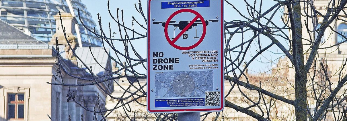 Drohnen-Verbots-Schild am Bundestag