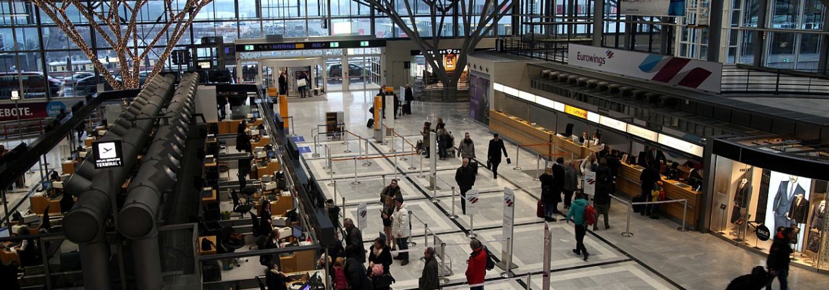 Abfertigungshalle Flughafen Stuttgart (Archiv)