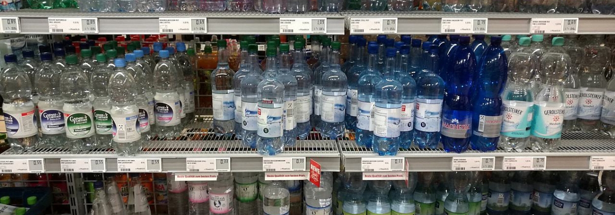 Wasserflaschen (Archiv)