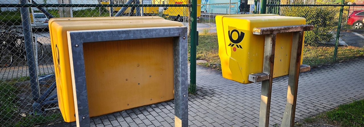 Briefkästen vor Briefzentrum (Archiv)