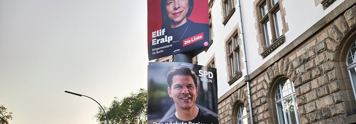 Wahlplakate mit Elif Eralp, Linke, und Steffen Krach, SPD (Archiv)