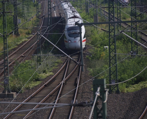 ICE T auf Bahnstrecke (Archiv)