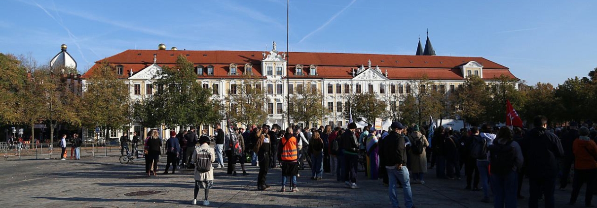 Anti-AfD-Protest vor dem Landtag von Sachsen-Anhalt am 06.10.2026