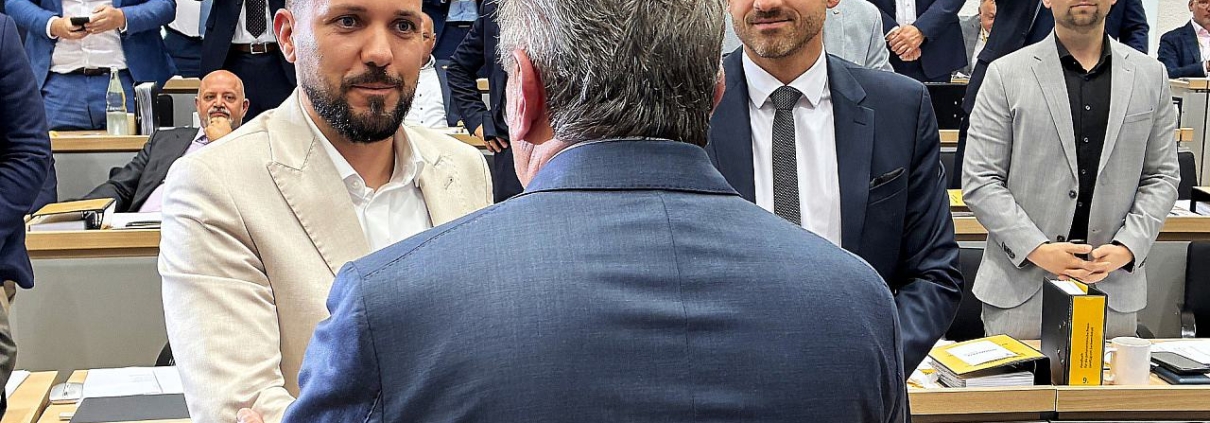 Tobias Rausch bekommt Glückwünsche am 06.10.2026
