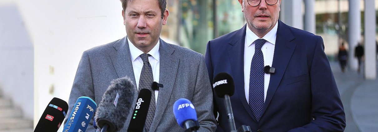 Lars Klingbeil und Alexander Schweitzer am 13.10.2026