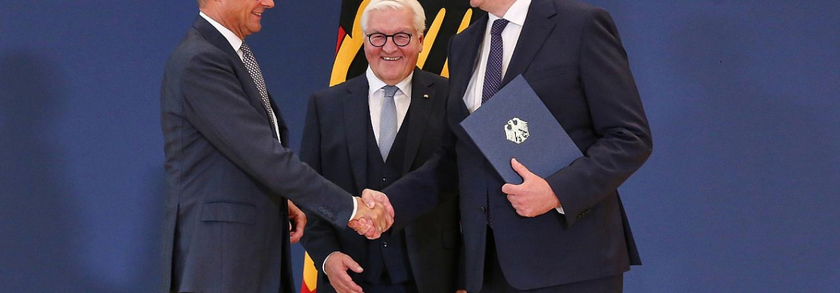 Friedrich Merz, Frank-Walter Steinmeier und Alexander Schweitzer am 13.10.2026