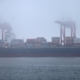 Containerschiff in Wilhelmshaven (Archiv)