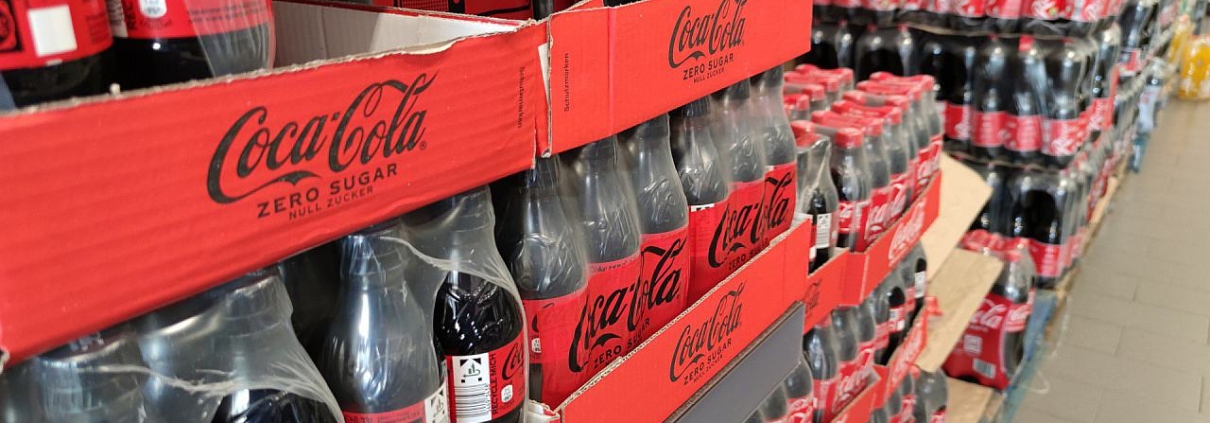 Coca Cola in einem Supermarkt (Archiv)
