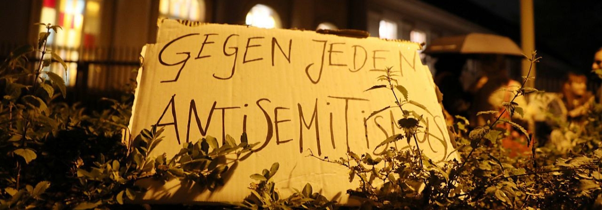 Mahnwache vor der Synagoge (Archiv)