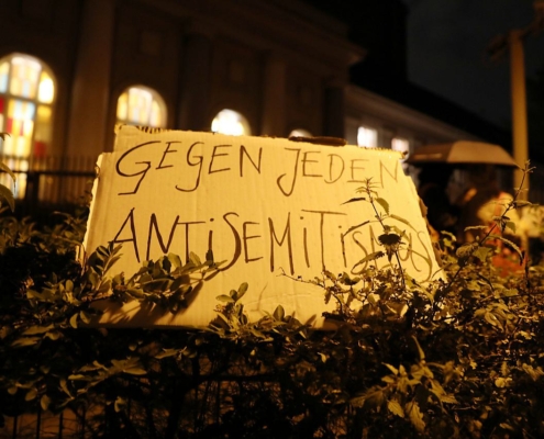 Mahnwache vor der Synagoge (Archiv)