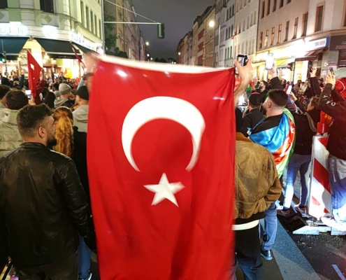 Türkische Fans feiern (Archiv)