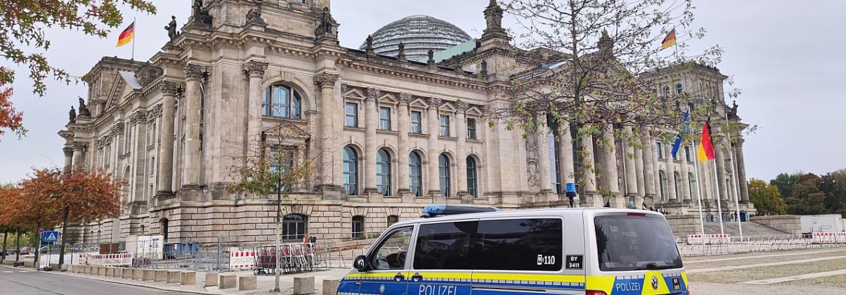 Polizei vor Bundestag (Archiv)