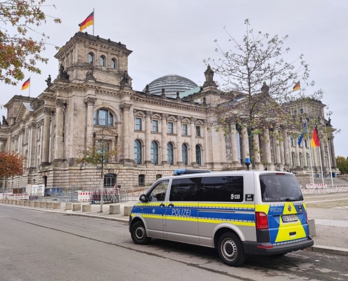 Polizei vor Bundestag (Archiv)