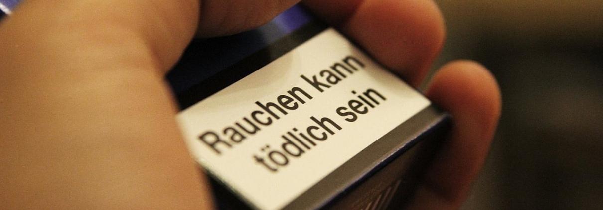Raucherwarnung auf Zigarettenschachtel (Archiv)