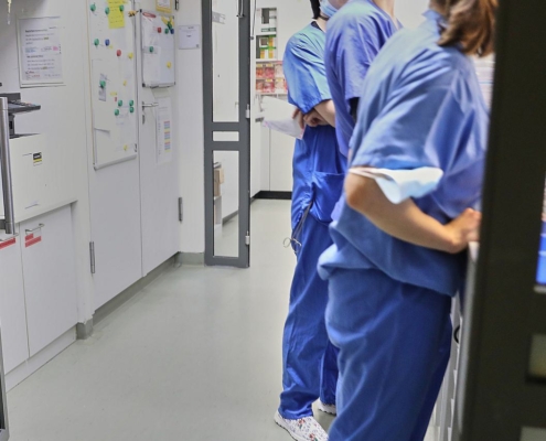 Medizinisches Personal in einem Krankenhaus (Archiv)