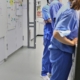 Medizinisches Personal in einem Krankenhaus (Archiv)