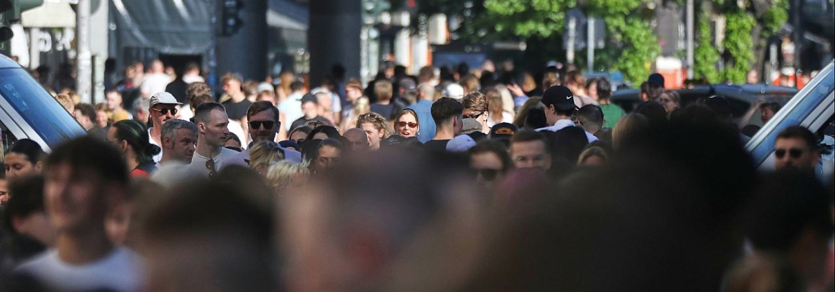 Menschen auf der Straße (Archiv)