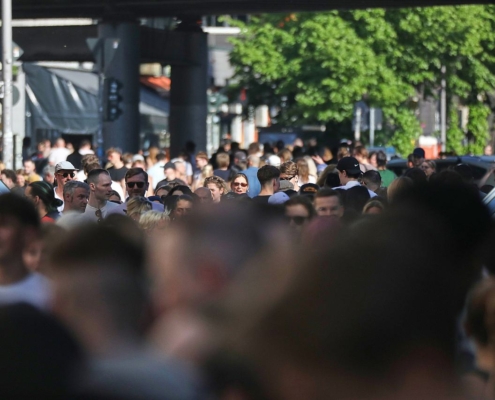 Menschen auf der Straße (Archiv)