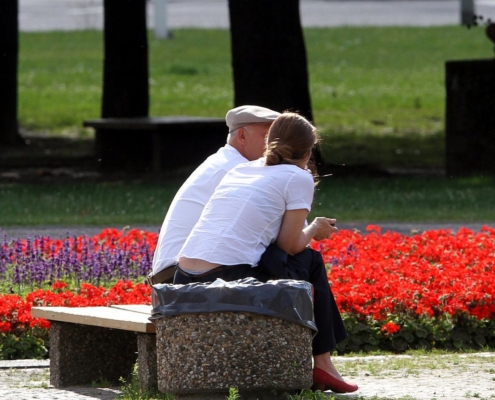 Alter Mann und junge Frau (Archiv)