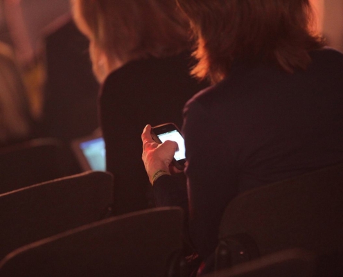 Geschäftsfrauen mit Smartphone (Archiv)